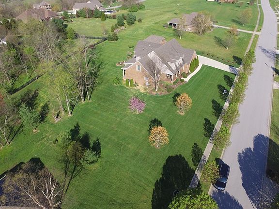 3rd image of 214 Crimson Dr