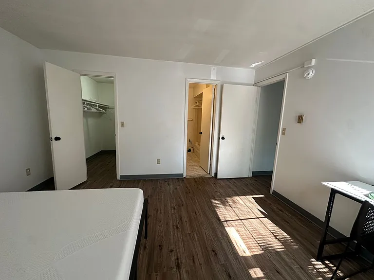 University Park Apartments near Cornell University — Photo 374