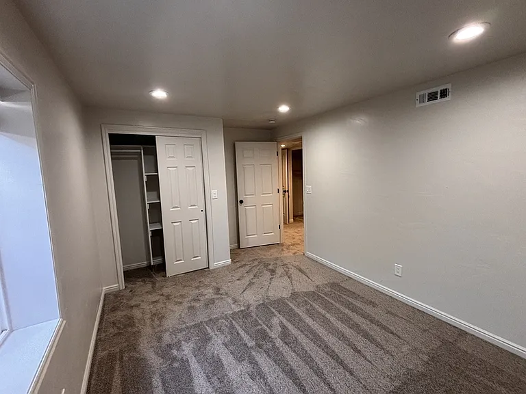 627 E 700 N — Photo 15
