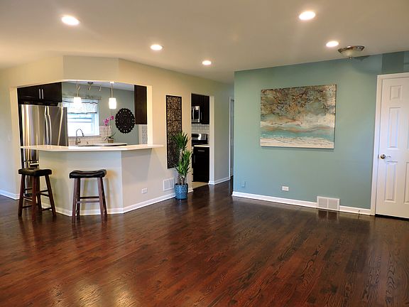 2nd image of 531 Leamington Ave