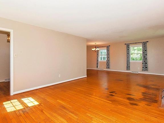 5th image of 1312 Marl Bank Dr