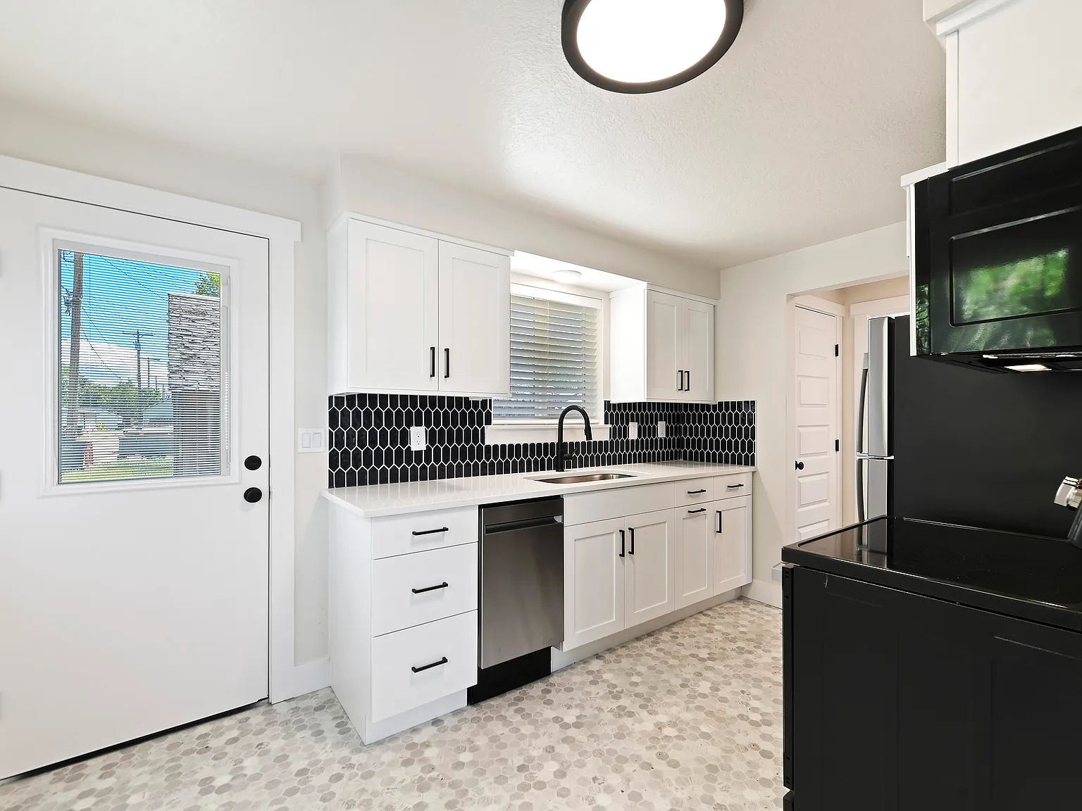 1 bed, 700 sqft, $1,495 — Photo 4
