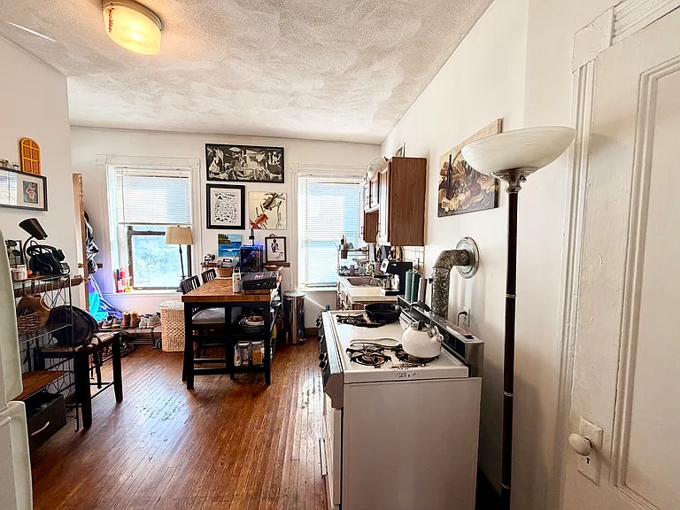 206 Hanover St #8 — Photo 3