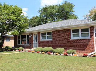 1867 Maple St, Des Plaines, IL 60018