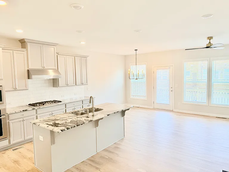 860 Sunset Park Dr — Photo 7