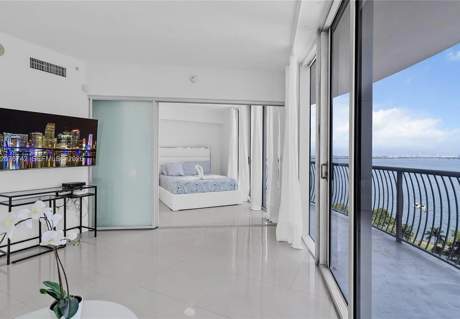 Opera Tower Condo — Photo 1
