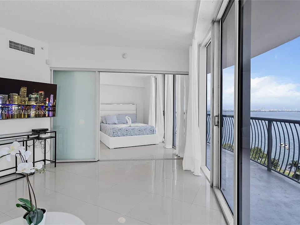 1750 N Bayshore Dr #1602