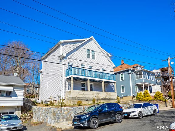 4th image of 81 Myrtle Avenue