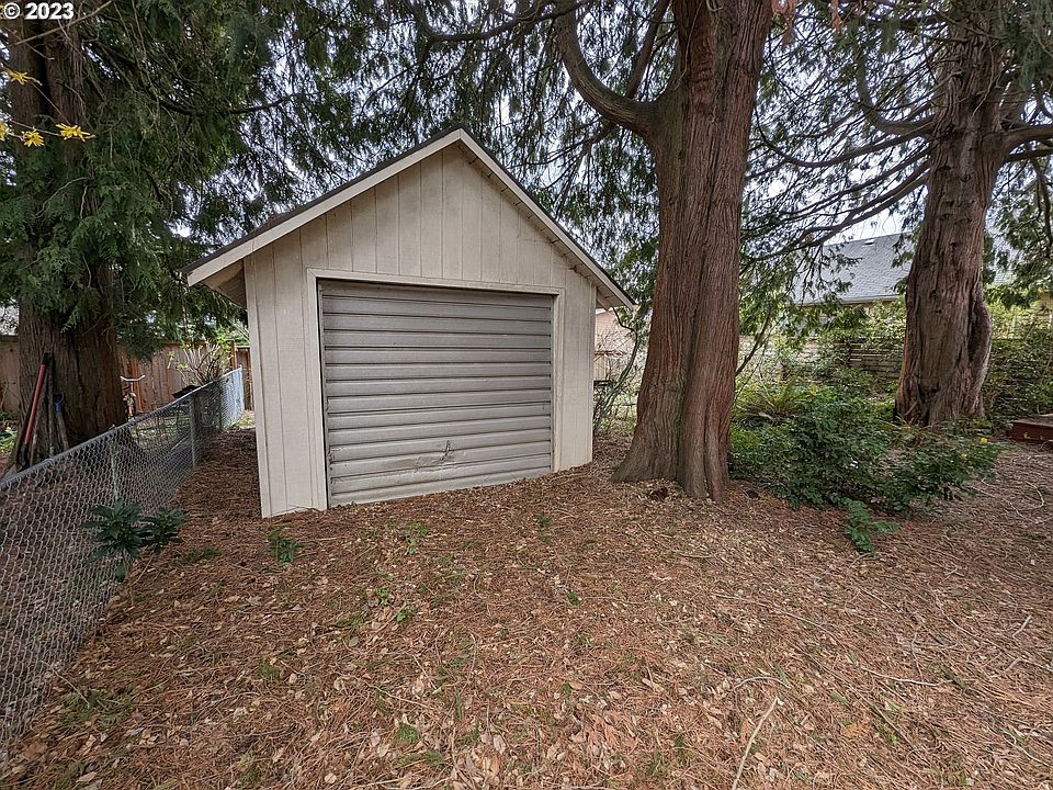 2nd image of 7124 SE 14th Ave