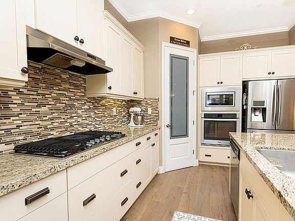 5th image of 512 Harbor Cove Cir