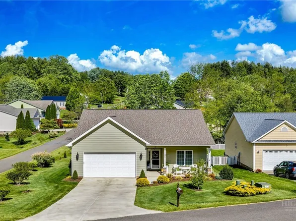 209 W Evergreen Street, West Jefferson, NC 28694