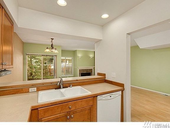 4th image of 16012 NE 93rd Way #702