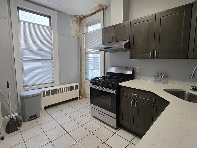 23 Sherman Pl #2 — Photo 4