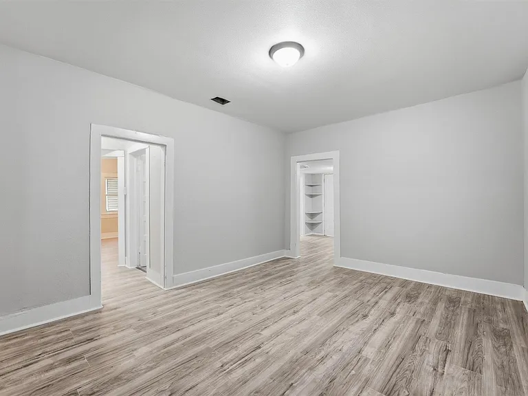811 W Broad St — Photo 12