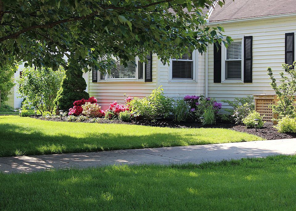 1st image of 96 Elmwood Pl