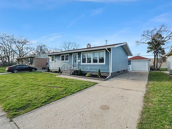 2nd image of 12 Indianwood Dr