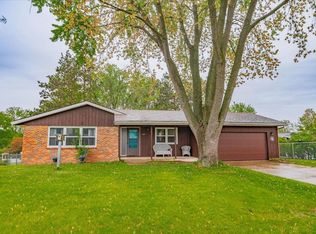 864 Suellen Ln, Portage, WI 53901