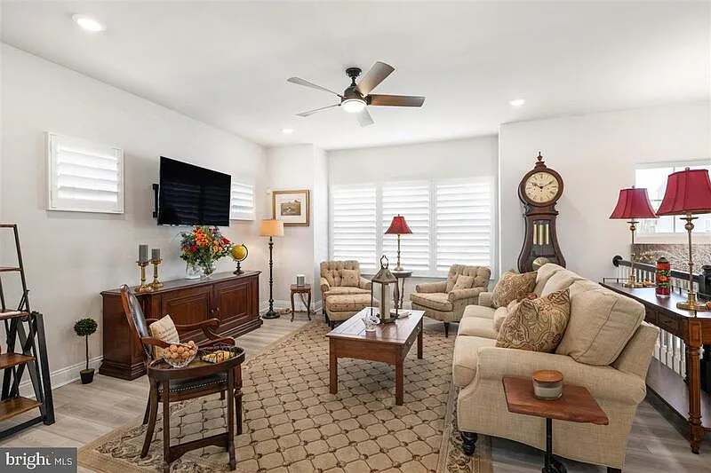 4 bed, 3.5 bath, 2371 sqft, $2,700 — Photo 4