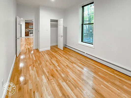 Rented by MySpaceNYC | media 19