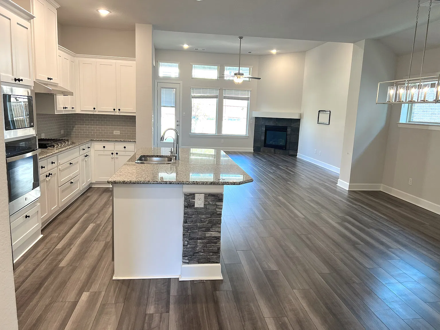 4 bed, 2251 sqft, $2,895 — Photo 4