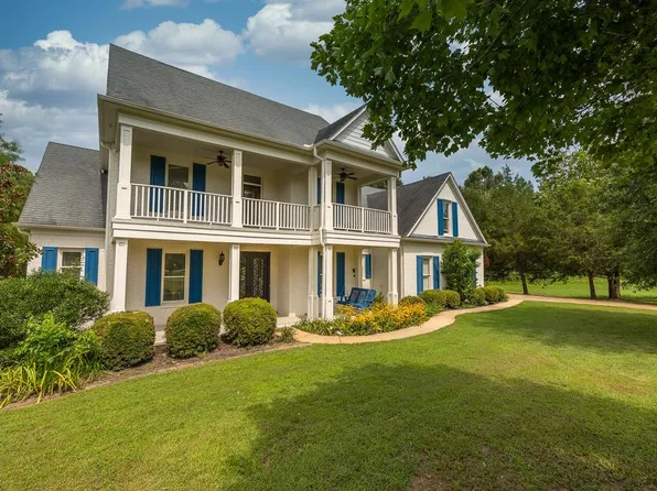 250 Lake Pointe Cv, Rossville, TN 38066