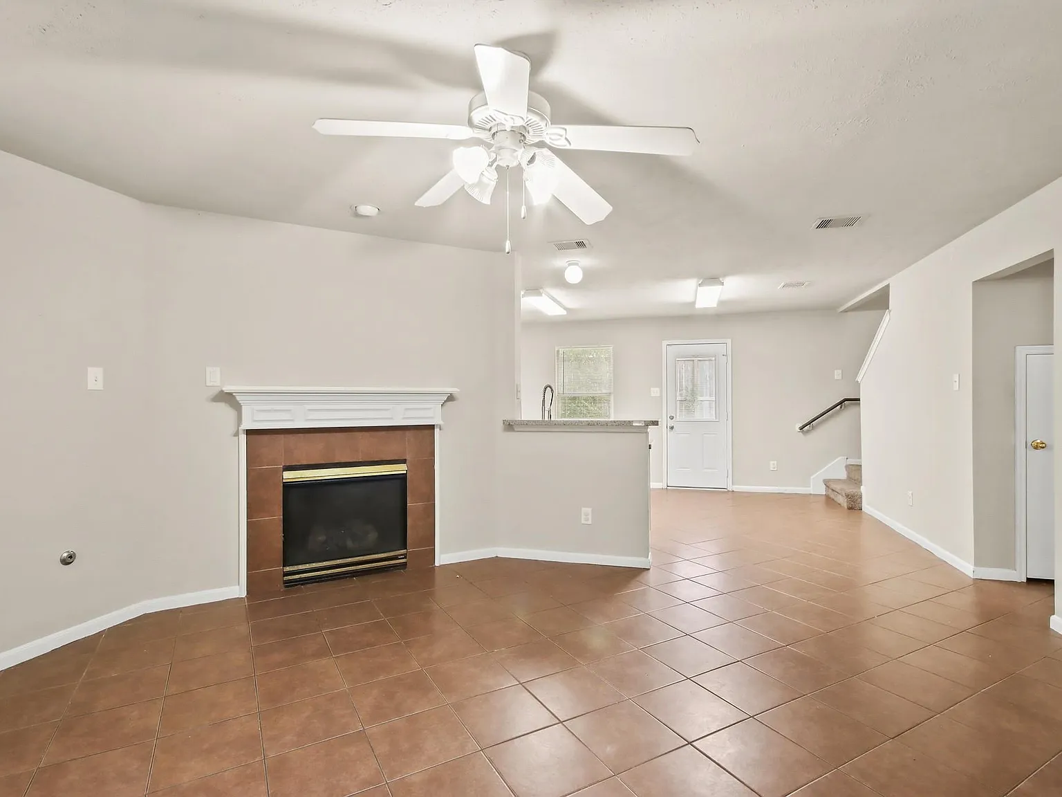 3 bed, 2.5 bath, 1590 sqft, $1,700 — Photo 4