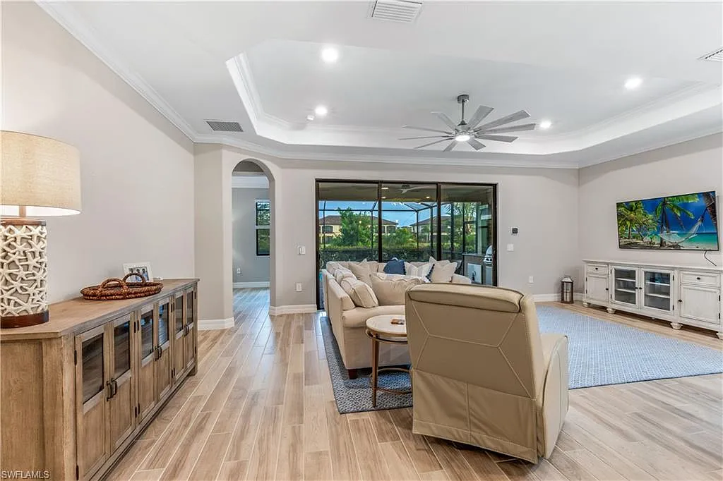 3 bed, 2.0 bath, 2246 sqft, $16,000 — Photo 4