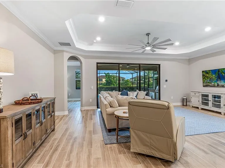 28075 Foxrock Ct — Photo 4