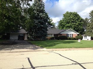 225 Windsor Dr, Dekalb, IL 60115