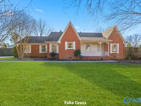 104 Lindsey Ln, Hazel Green, AL 35750