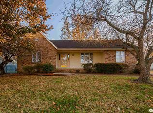 829 Hilldale Ave, Herrin, IL 62948