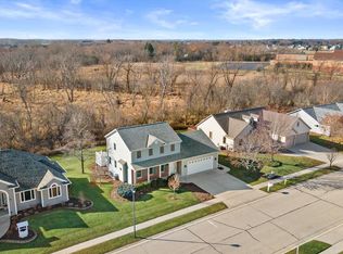 227 Shore CIRCLE, Oconomowoc, WI 53066