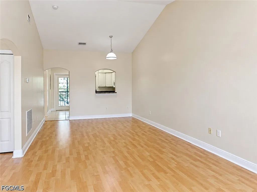 2 bed, 2.0 bath, 939 sqft, $1,450 — Photo 2