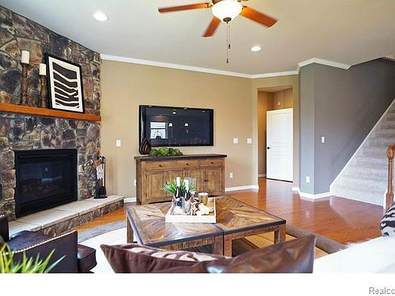 3rd image of 9568 Pine Valley Dr