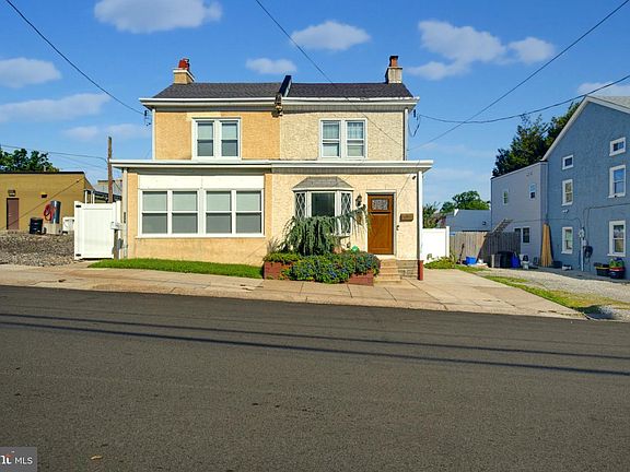 2nd image of 808 Manatawna Ave