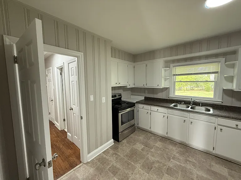202 Hillcrest Dr — Photo 5
