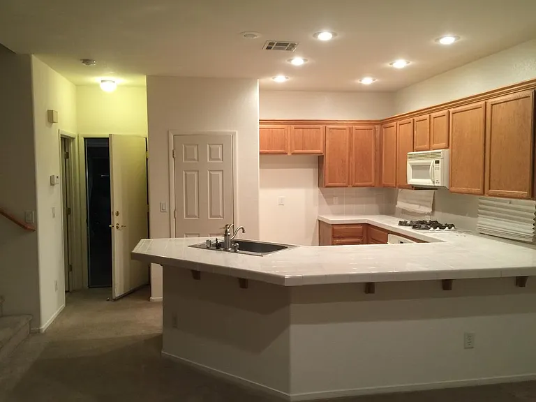 9946 Rockside Ave — Photo 12