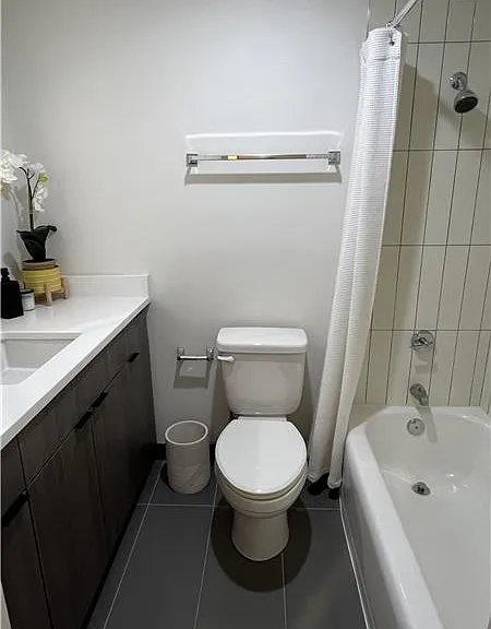 127 E Chestnut St #8W — Photo 6