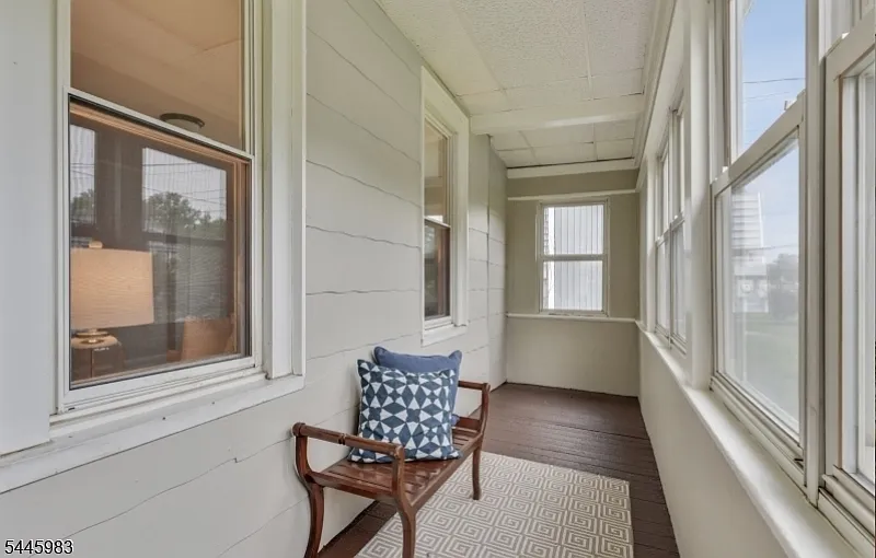 3 bed, 1.0 bath, $3,500 — Photo 2