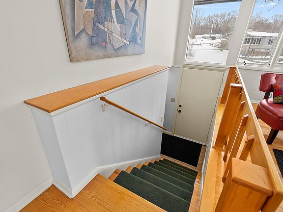 3rd image of 527 Parkdale Blvd
