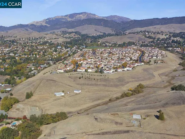 41 Meadow Lake Dr, Danville, CA 94506