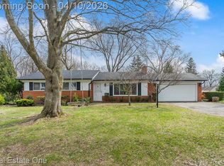 3161 Woodcrest Rd, Rochester Hills, MI