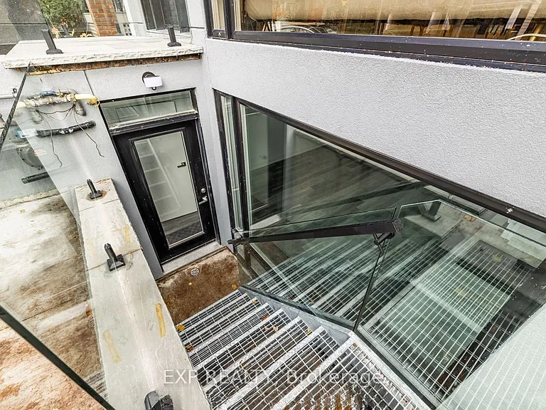 19 Devon Rd #LOWER — Photo 10