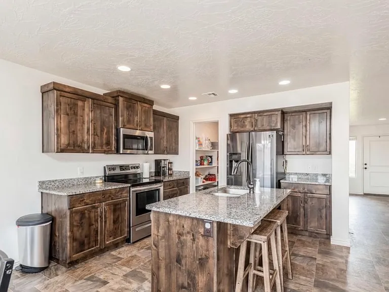 3311 E Livia Dr — Photo 2