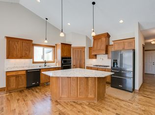 859 Beach Rd, Waconia, MN 55387