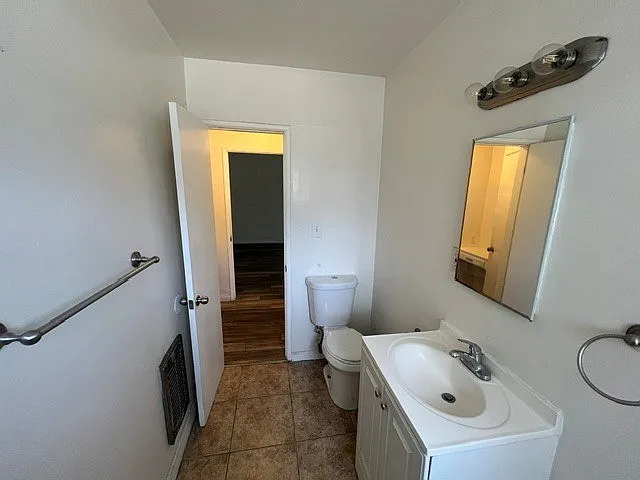3867 Potomac Ave. — Photo 23