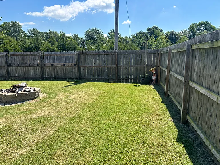 1521 Brewster Ln — Photo 24