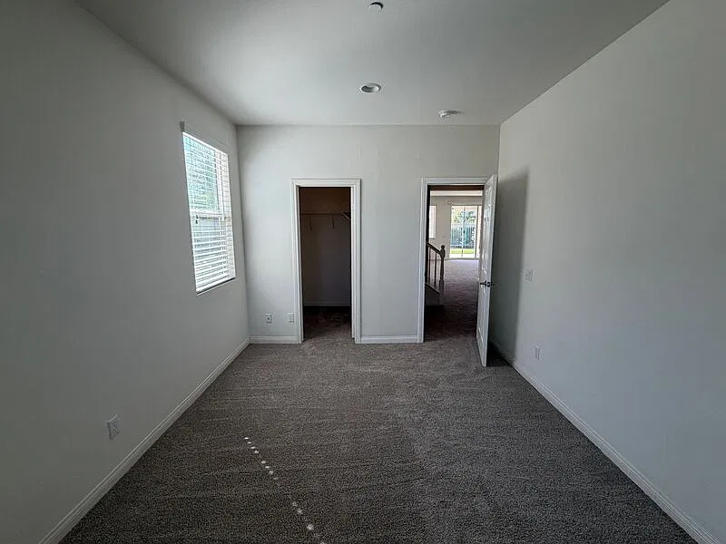 4 bed, 2.5 bath, 2823 sqft, $3,495 — Photo 4