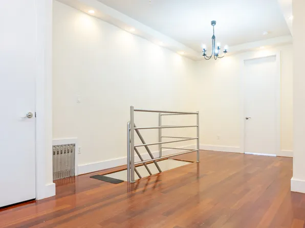 757 Hart Street image 5 of 13