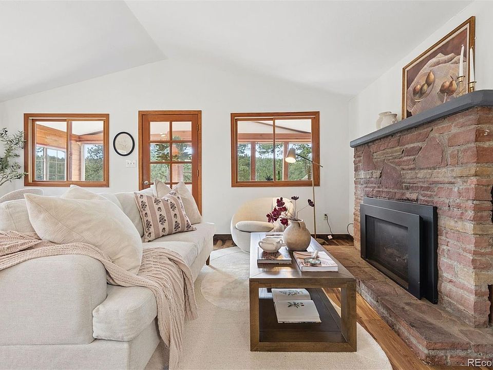 1st image of 293 Bendemeer Drive